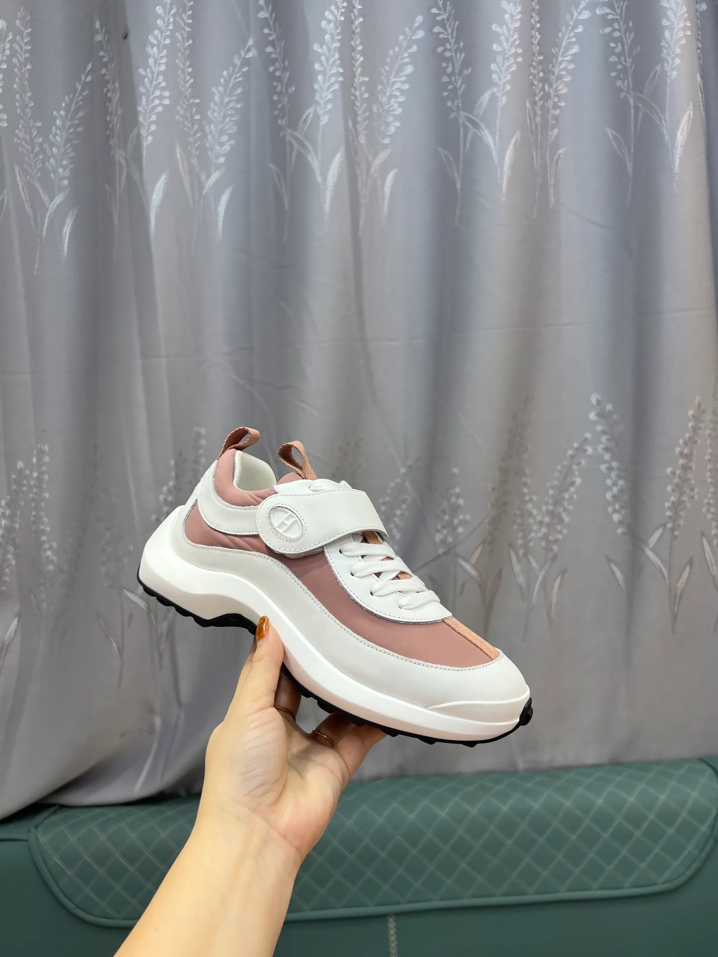 Men's shoes 💰600 Actual photos 🎬 [Hermès] Couple style, official website synchronization Counter quality French Paris catwalk style Simple and classic Imported original fabric Original 1:1 outsole! The highest version on the market! Size: Female 35-41. Male 39-45 (female 41, male 45 customized)